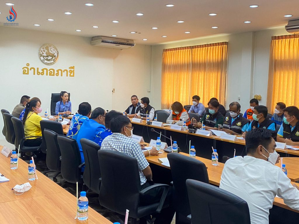 The meeting discussed and followed up on the progress of problem solving and guidelines for waste treatment and disposal according to academic principles.