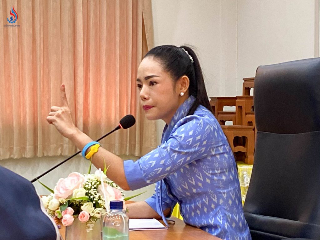 นางสาวอภิสรา เกษอินทร์ นายอำเภอภาชี เป็นประธานการประชุม 