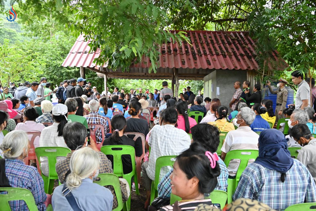 ประชาชนในพื้นที่หมู่ 1 และหมู่ 2 ของตำบลน้ำพุ อำเภอเมือง จังหวัดราชบุรี ผู้ที่ได้รับผลกระทบจากการประกอบกิจการโรงงาน บริษัท แวกซ์ กาเบ็จ รีไซเคิล เซ็นเตอร์ จำกัด 