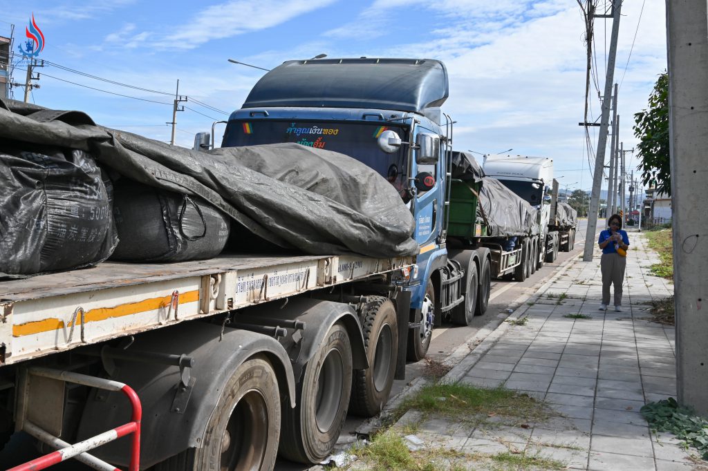 รองอธิบดีสุนทรฯ ตรวจสอบ รถหัวลากจำนวน 5 คัน หลังถูก สภ.หนองบัว ตรวจยึด ต้องสงสัยลักลอบขนย้ายวัตถุอันตราย