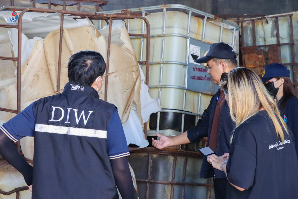 Director-General of the Department of Factories sends a team to monitor the situation and manage hazardous waste in Phra Nakhon Si Ayutthaya Province.